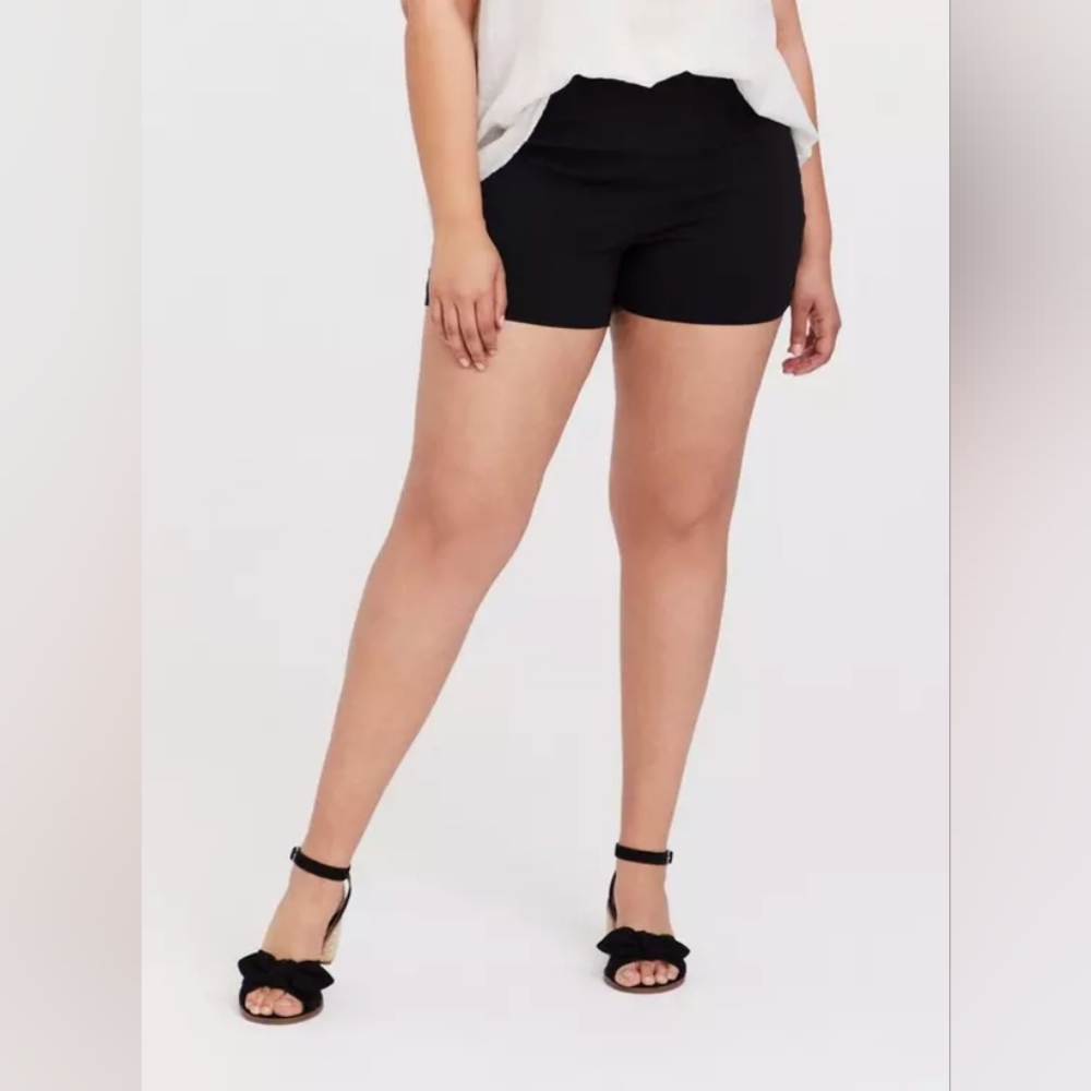 Torrid | Short Short - Structured Woven Black | Size 20